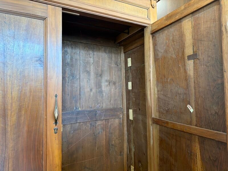 Armadio Grande 2 Ante in Legno Chiaro Lavorato — foto 3