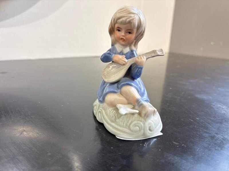 Bambina con Vestito Azzurro e Chitarra — foto 4