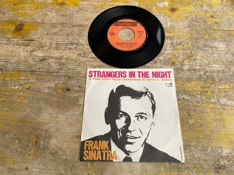 Disco Vinile 45 Giri Frank Sinatra – Strangers in the Night — foto 3