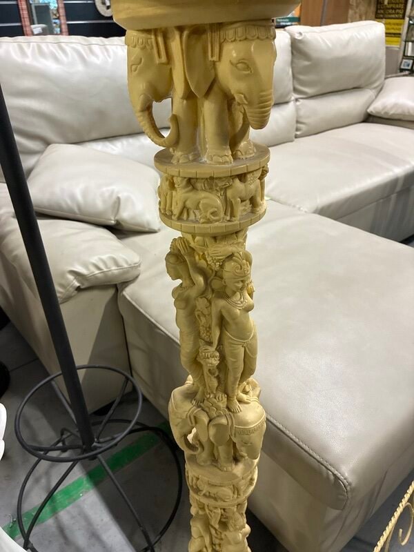 Portavaso Colonna in Resina con Elefanti — foto 2