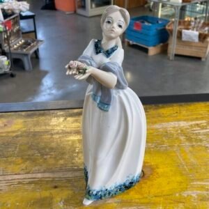 Statuina Dama con Rose Bordo Blu Azzurro Tengra