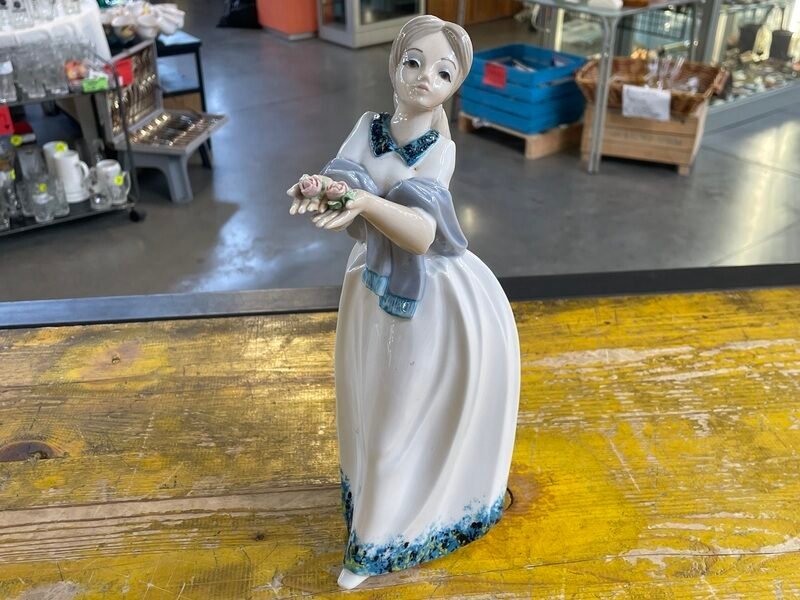 Statuina Dama con Rose Bordo Blu Azzurro Tengra