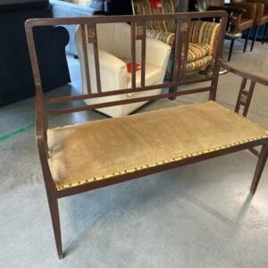 PANCHETTA IN LEGNO TRAFORATA SEDUTA BEIGE