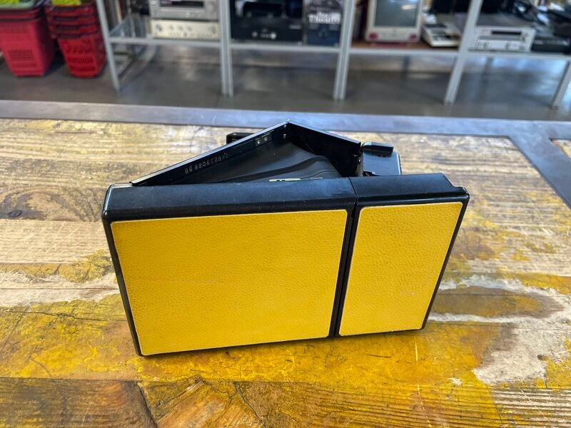 POLAROID "SX-70" NERA/GIALLA - immagine 3