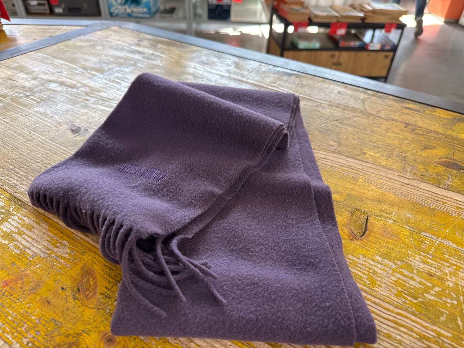 Sciarpa Viola Moschino con Frange