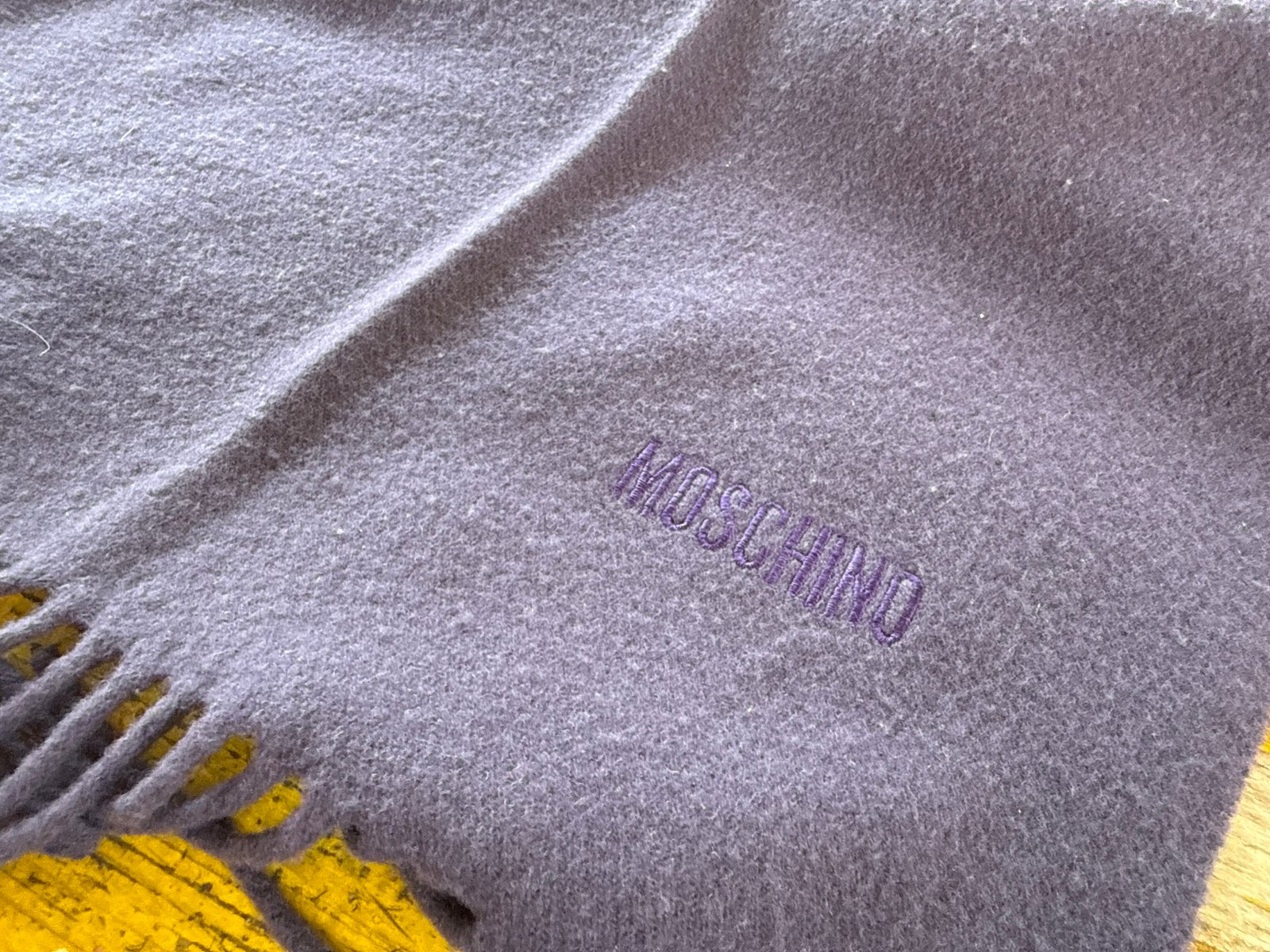 Sciarpa Viola Moschino con Frange - immagine 2