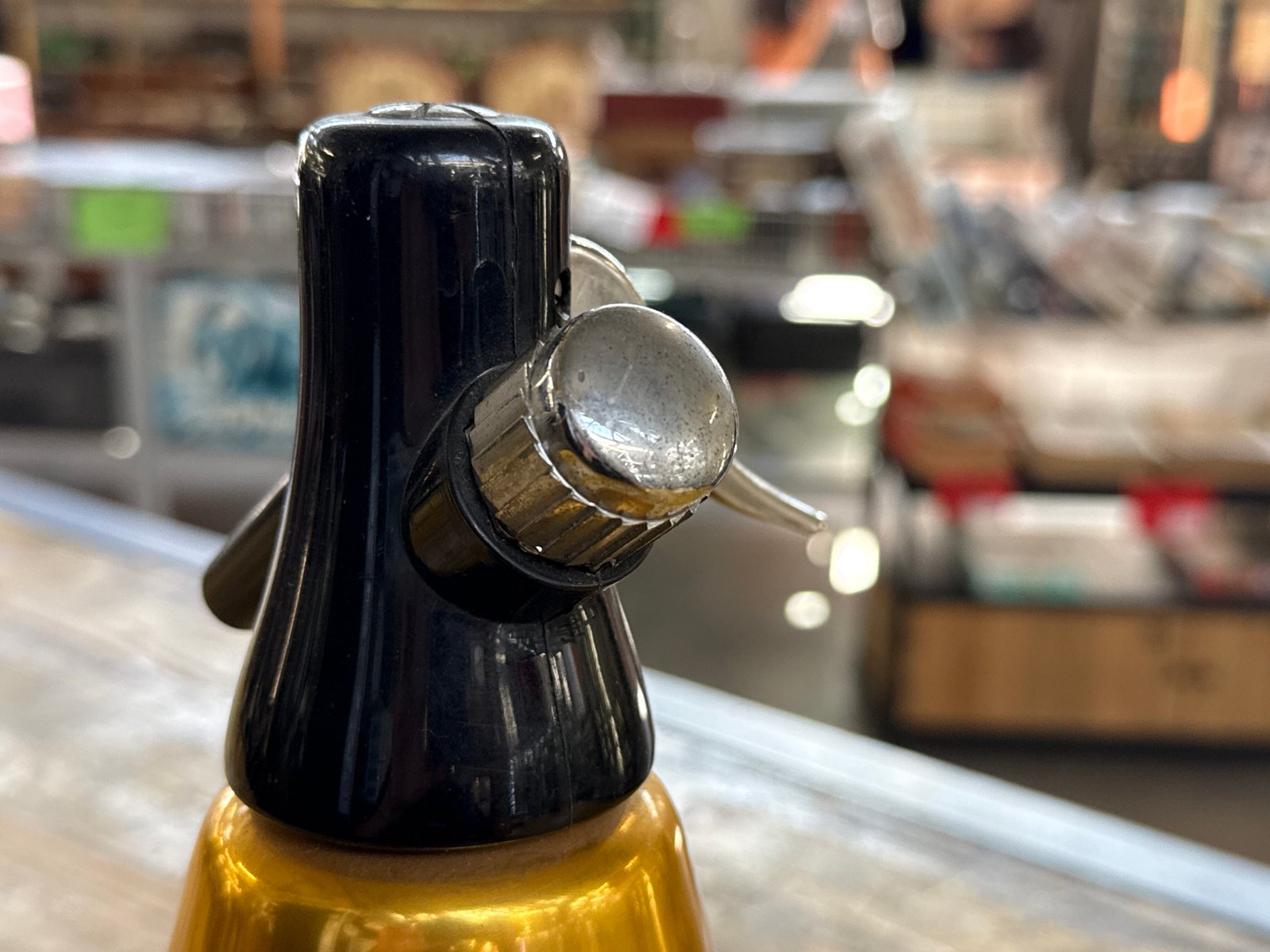 Sifone per Seltz Vintage in Metallo Dorato - immagine 2