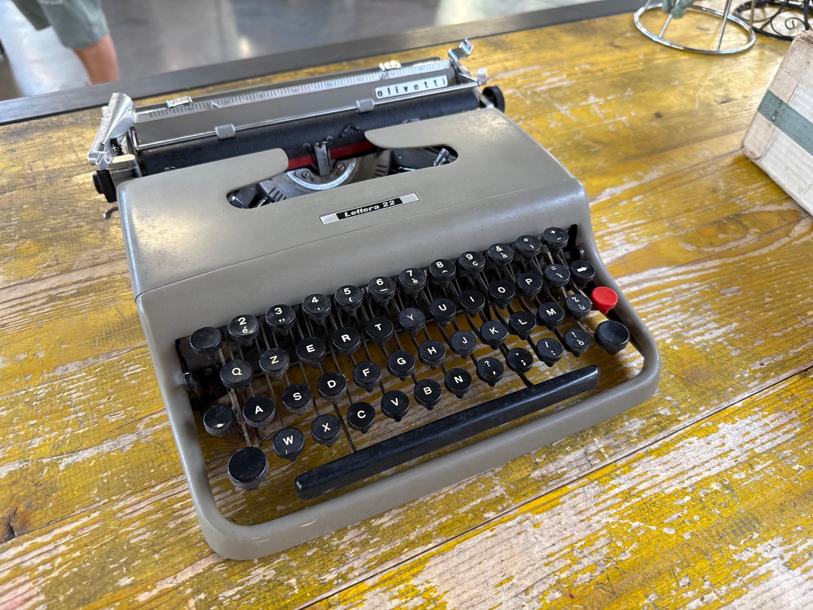 Macchina Scrivere Olivetti Lettera 22 G