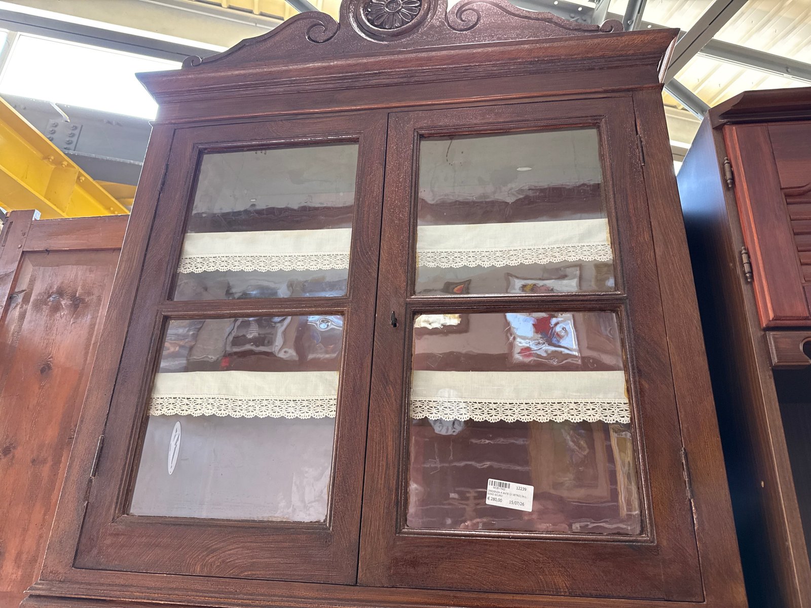 Credenza 4 Ante in Legno Scuro con 2 Vetro - immagine 3