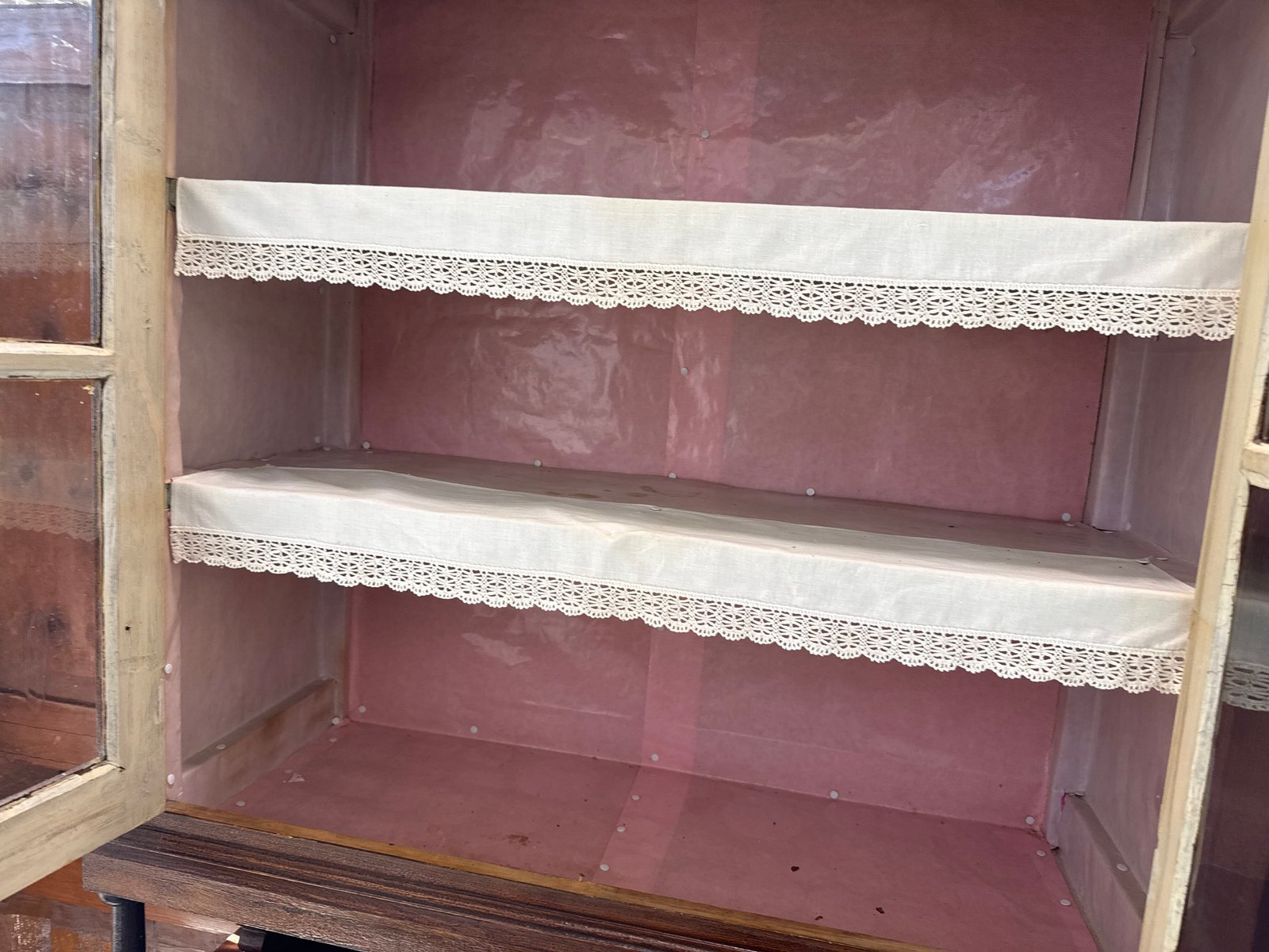 Credenza 4 Ante in Legno Scuro con 2 Vetro - immagine 4