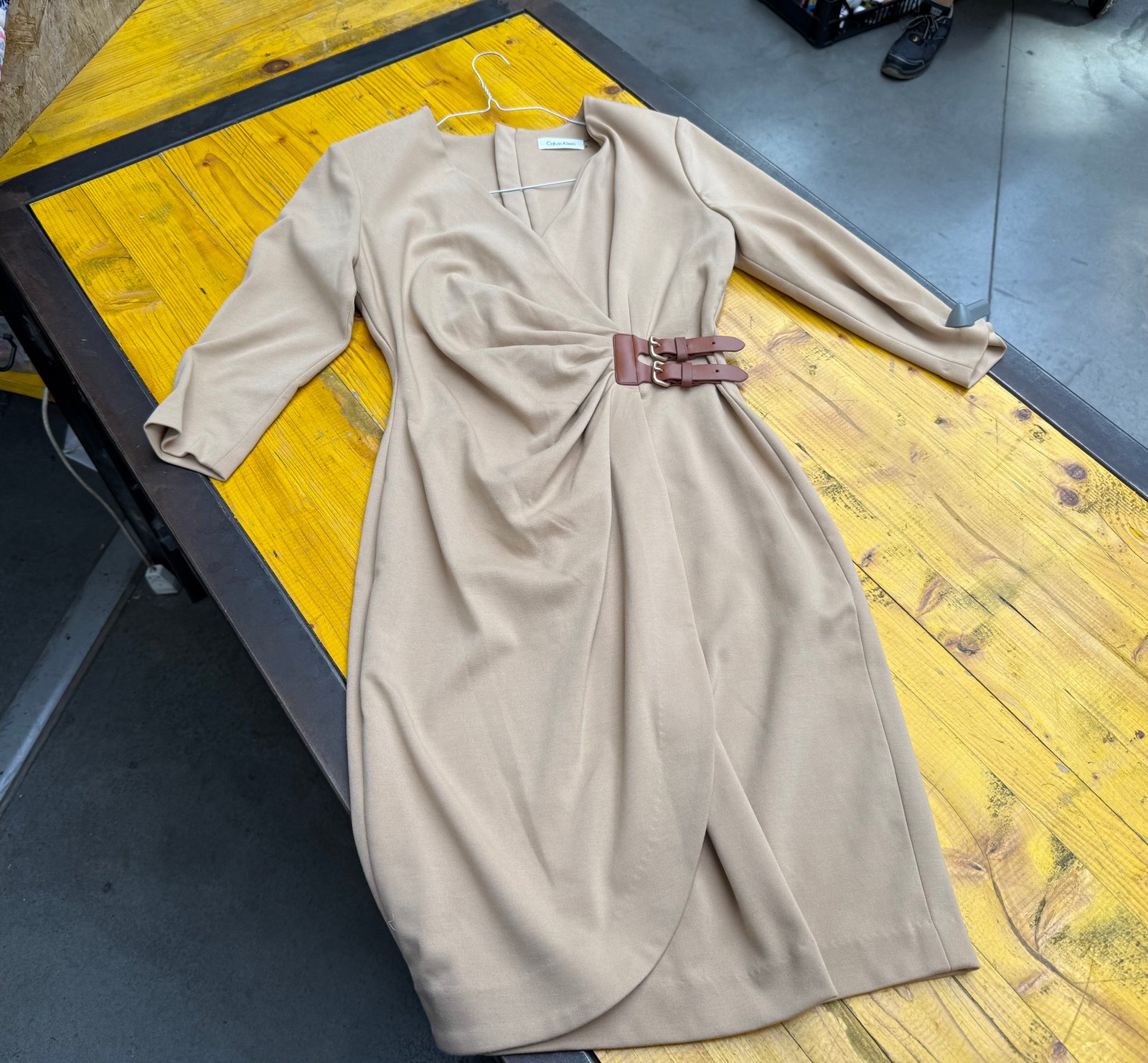 Abito Maglina Beige con Cintura Fianche Marrone Calvin Klein