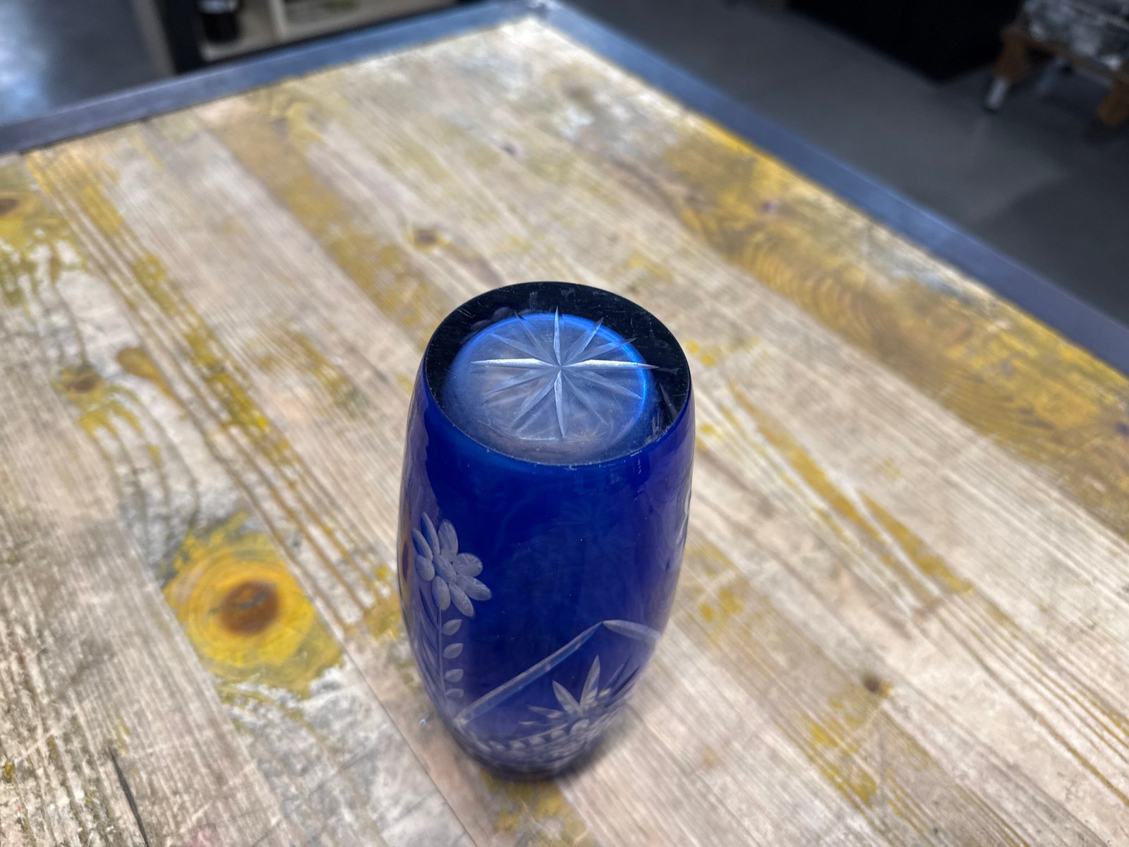 Vaso Cristallo Blu Molato con Foglie - immagine 3