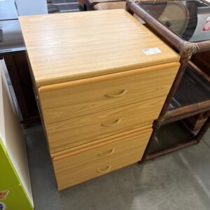 Coppia Comodini in Legno Chiaro