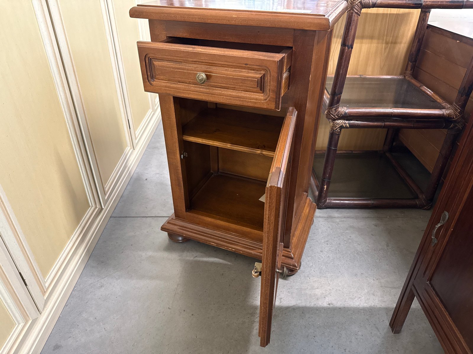 Comodino in Legno Scuro Anni’80 - immagine 3
