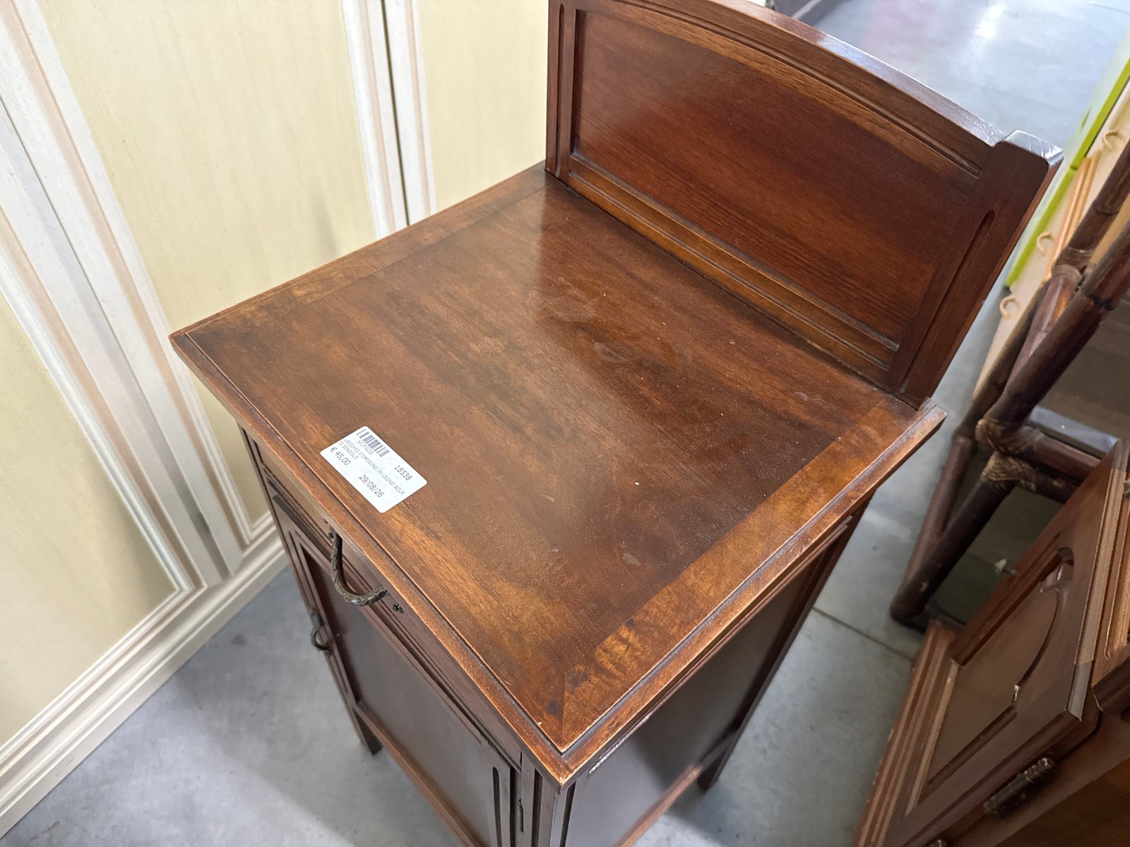 Comodino Legno Scuro Con Alzatina - immagine 2